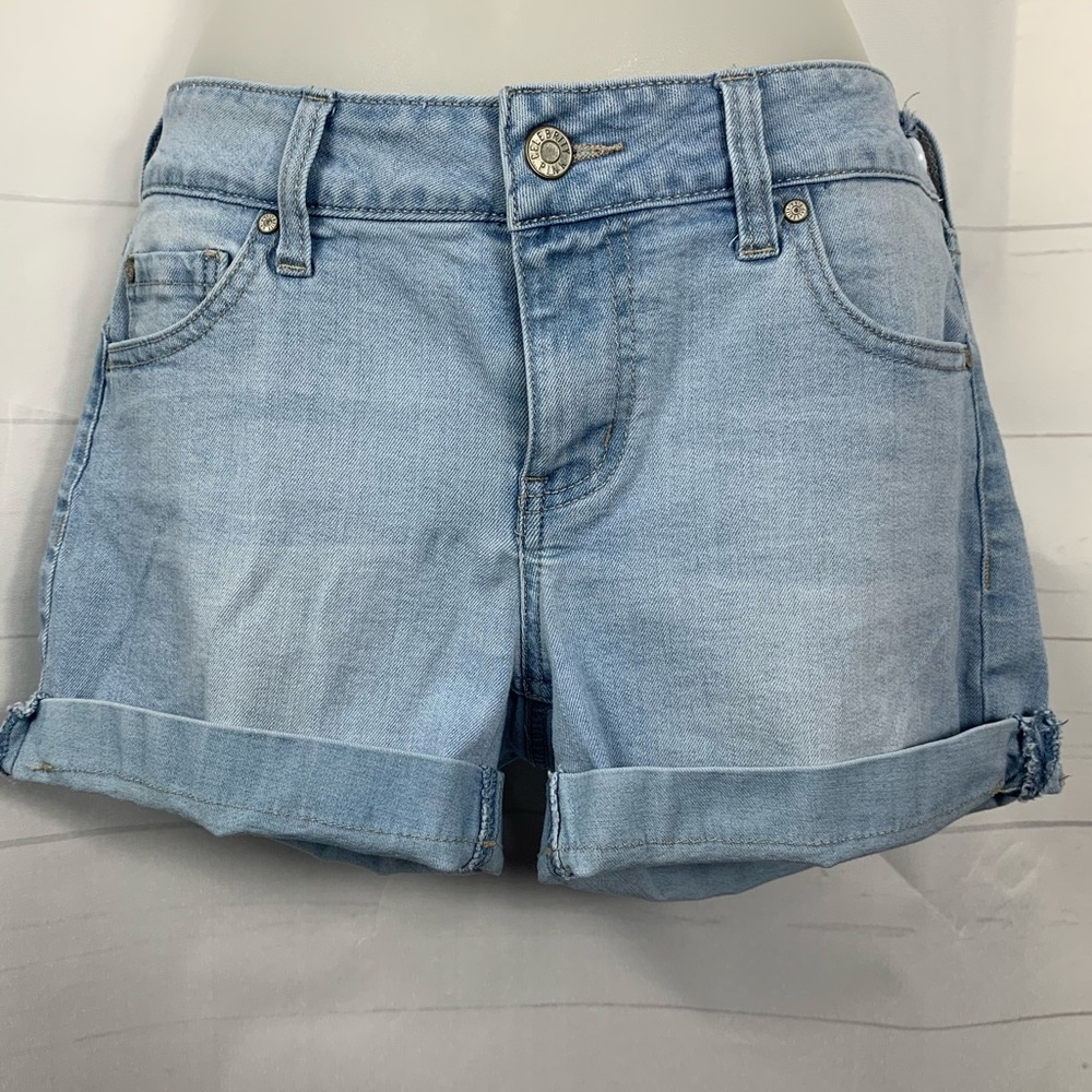 Celebrity Pink light wash Denim Jean shorts 5/27